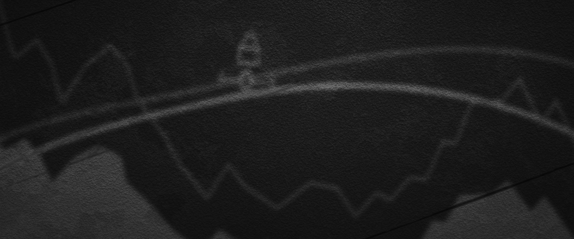 Abstraktes Linienmotiv auf schwarzer strukturierter Oberfläche